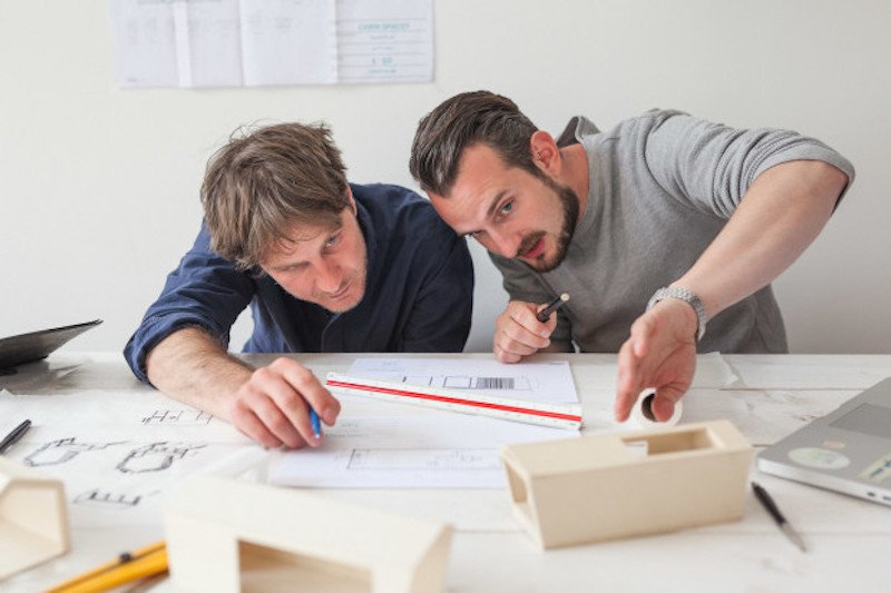 Die Architekten Andreas Rauch (li.) und Simon Becker haben das Start-up 