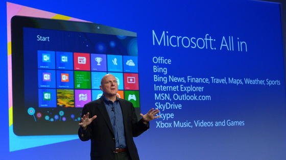 Der frühere Microsoft-Chef Steve Ballmer stellt im Oktober 2012 das Betriebssystem Windows 8 vor, mit dem auch der Windows Store als Teil der Benutzeroberfläche eingeführt wurde. Jetzt hat Microsoft im deutschen Store etwa die Hälfte der Apps gelöscht.