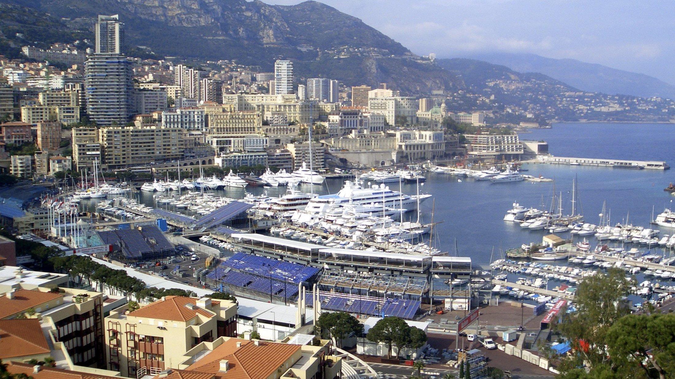 Monaco, wie es glänzt und glitzert: Der Stadtstaat hat ein Drohnenabwehrsystem bestellt, um zu verhindern, dass es zu Unfällen im Luftraum oder Terroranschlägen kommt. Aber auch, um die Privatsphäre der Superreichen zu schützen.