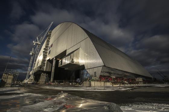 Die Ruine von Tschernobyl bekommt eine neue Schutzschülle. 