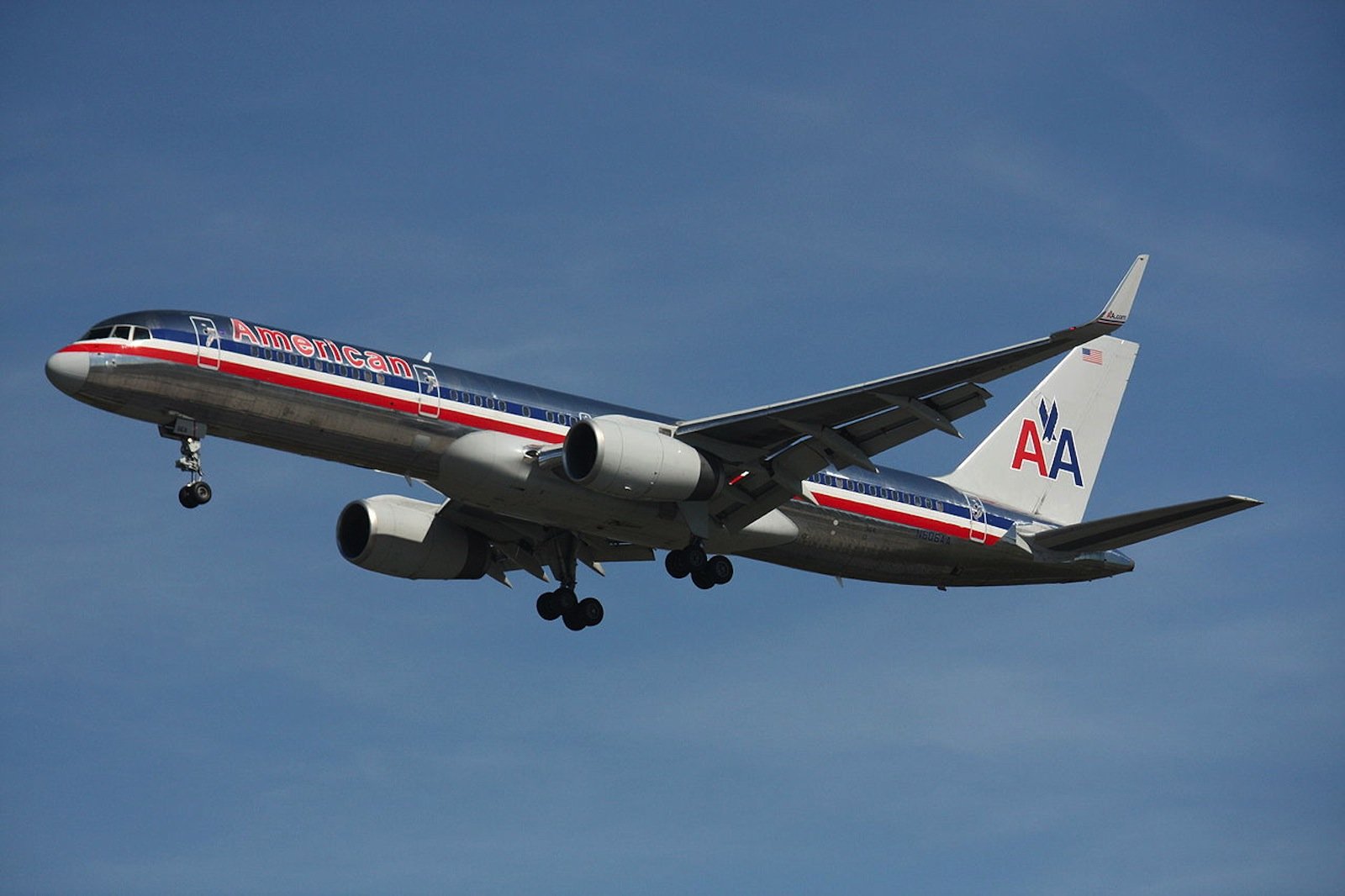 Eine Boeing 757 beim Anflug auf den Vancouver International Airport.