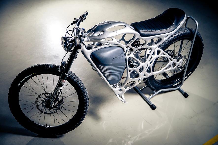 Das Light Rider der Airbus-Tochter APWorks ist ein Elektromotorrad, dessen Rahmen im 3D-Drucker entstanden ist und ganze 6 kg wiegt.