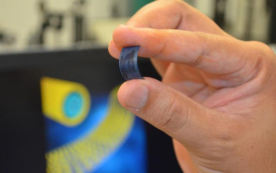 Prototyp des neuen Superkondensators aus Florida: Er soll genug Energie speichern, um ein Smartphone eine Woche lang mit Strom zu versorgen. Geladen ist der Superkondensator innerhalb weniger Sekunden.