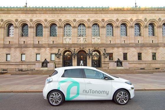 Roboter-Taxi von Nutonomy in Boston. Das selbstfahrende Auto startet in die Testphase, um Straßen und Wetterbedingungen kennenzulernen. 