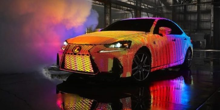 Lexus LIT IS zeigt mit 42.000 LEDs, wie es ihm geht