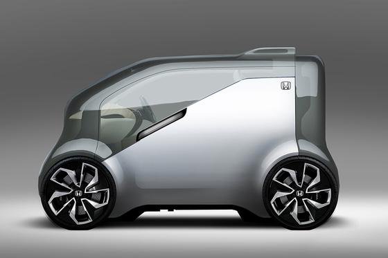 So stellt sich Honda die Elektromobilität der Zukunft vor: Das Cooperative Mobility Ecosystem fährt autonom und spricht sogar mit den Passagieren. 
