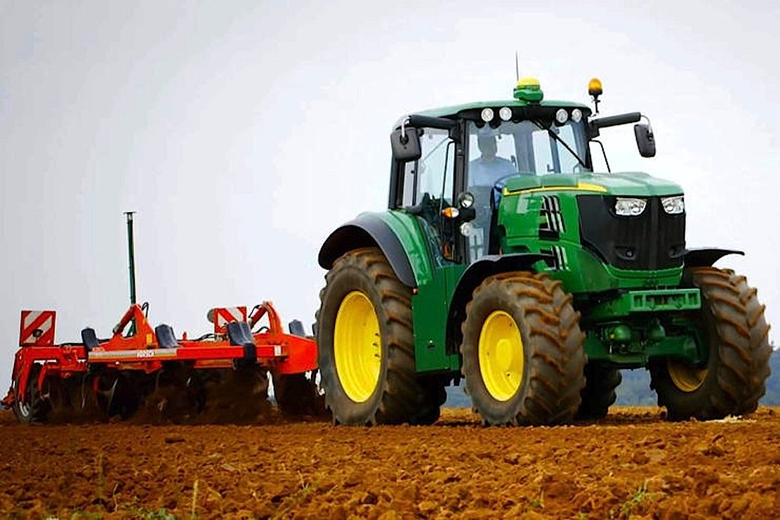 Der mit zwei Elektromotoren ausgerüstete Elektro-Traktor erreicht eine Leistung von 300 kW.