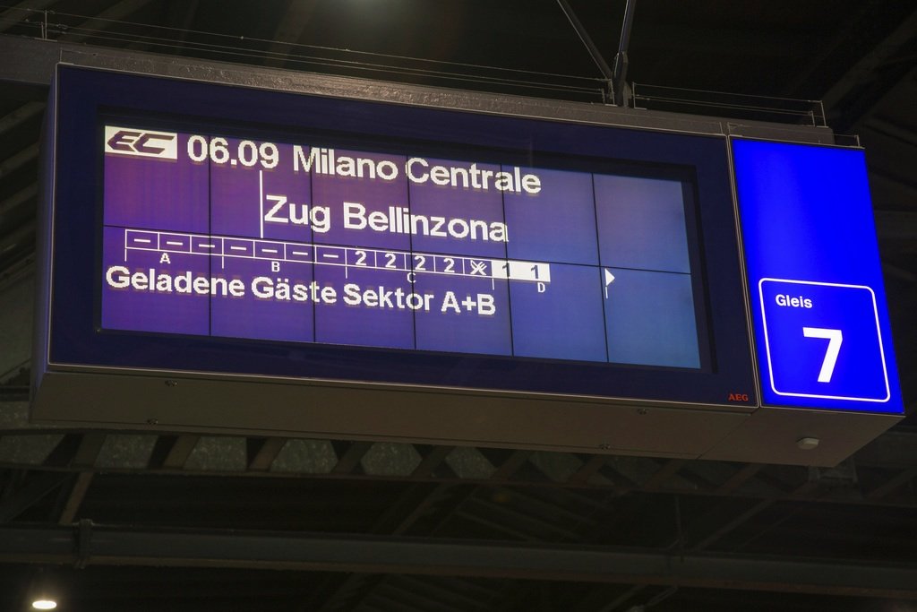 Für Frühaufsteher: Die erste Fahrt durch den Basistunnel startete am Sonntag um 6.09 Uhr.