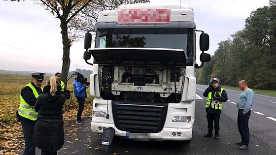 Kontrolle eines osteuropäischen Lkw: Viele der Lkw sind so manipuliert, dass sie ohne AdBlue unterwegs sind. Dadurch steigt der Schadstoffausstoß stark an.