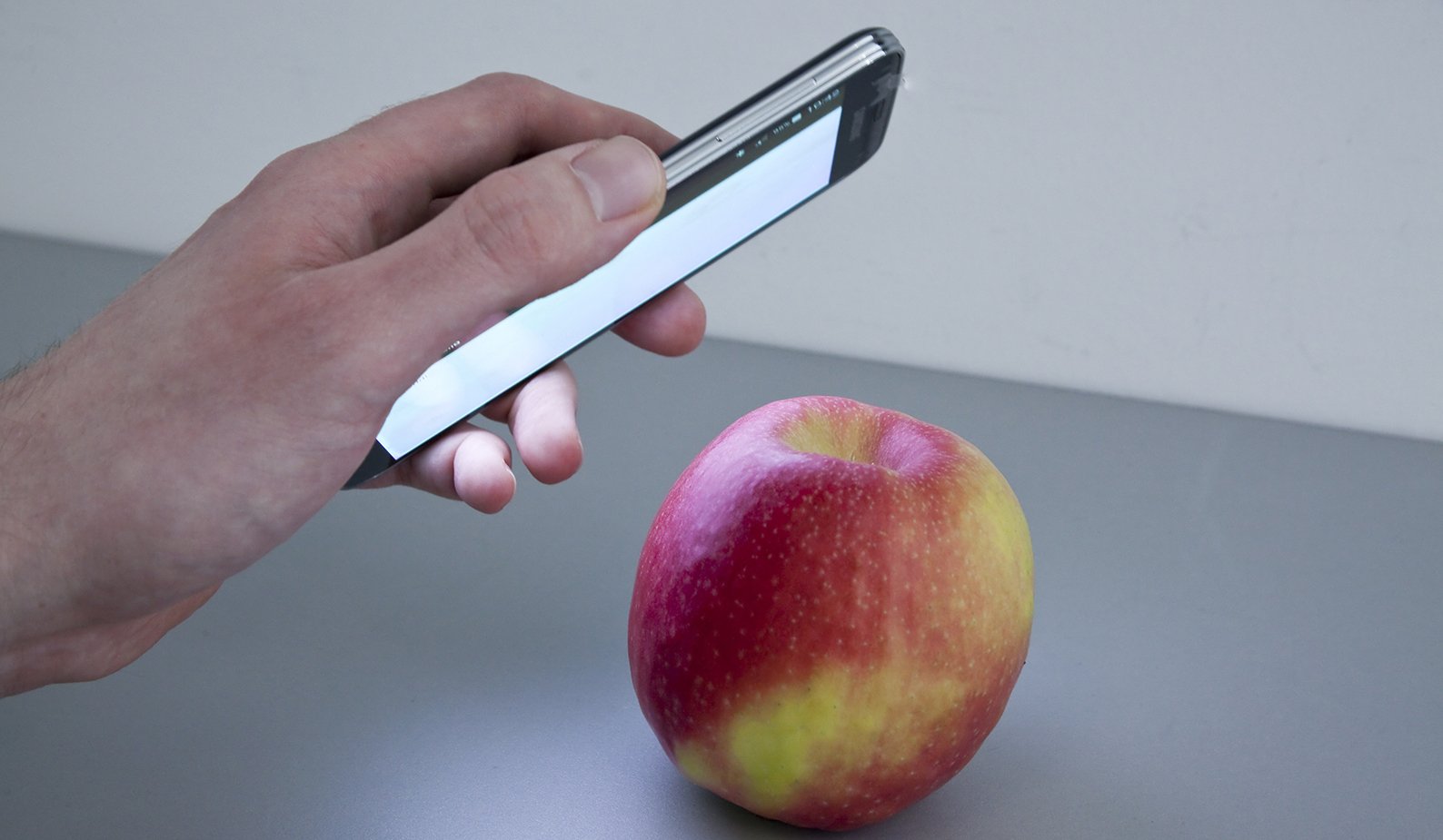 Per Smartphone den Apfel auf Pestizid-Rückstände untersuchen – das ist bald möglich.