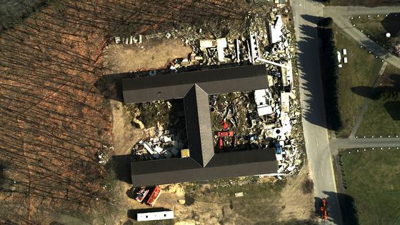 Aufnahme eines zerstörten Gebäudes mit dem MACS-Luftbildkamerasystem: Die Aufnahme kann direkt in die digitalen Karten der Helfer am Boden eingefügt werden.
