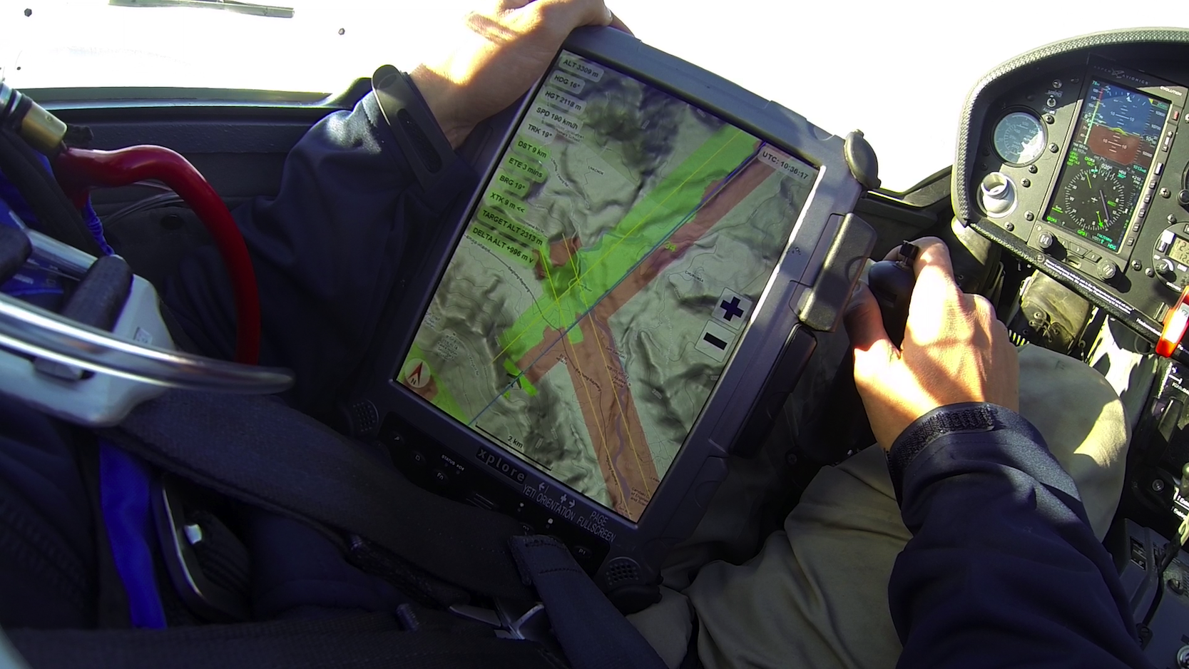 Die von einer Drohne aufgenommenen Luftbilder werden Live in digitales Kartenmaterial eingefügt, um im Katastrophenfall den Einsatzkräften Orientierung zu bieten.