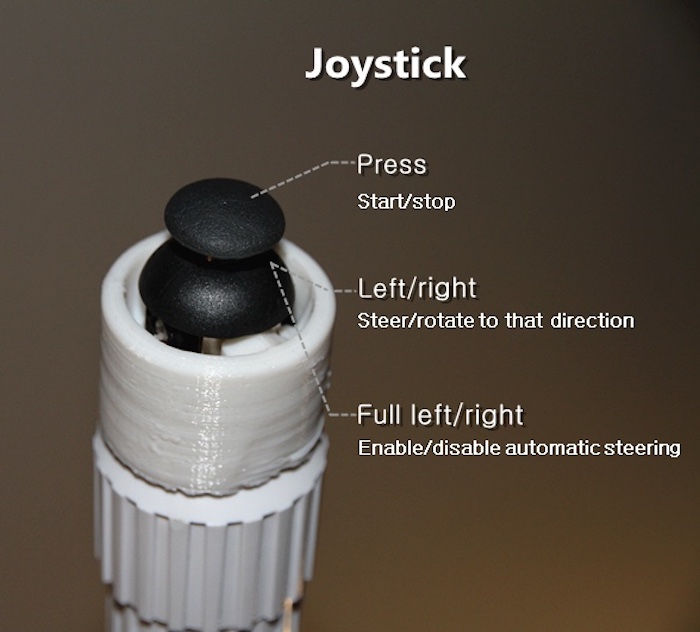 Der Joystick oben auf dem Lenkstock ist die Hauptsteuerzentrale zum Starten, Stoppen und Drehen der Gierachse. Der Üo unterstützt einen automatischen Lenkmodus.