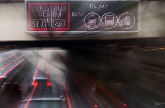 Feinstaubalarm im Februar 2017 in Stuttgart: Ab 2018 dürfen Dieselautos unterhalb von Euro 6 nicht mehr nach Stuttgart fahren. Jetzt hat Volvo angekündigt, keine neuen Dieselmotoren mehr zu entwickeln. Volvo setzt auf Benziner, Elektromotoren und Plug-in-Hybride.