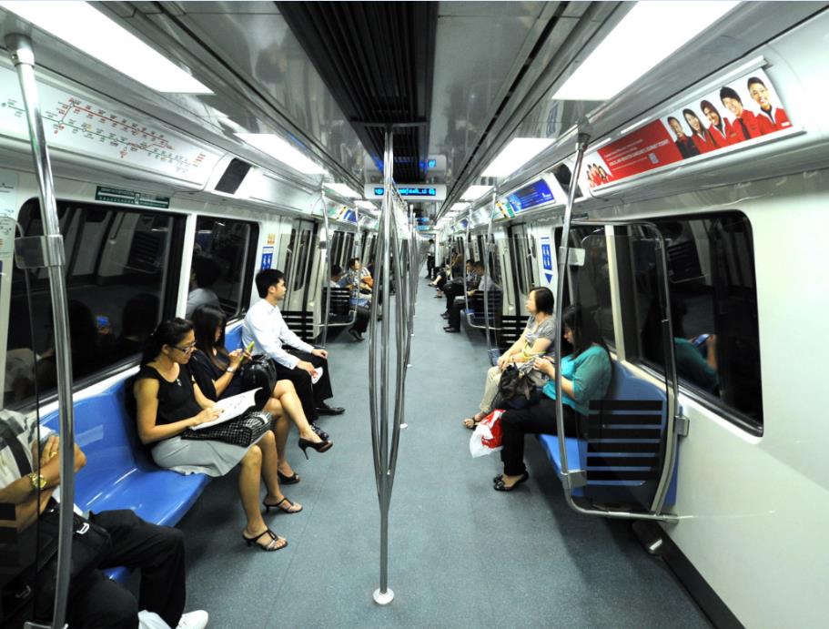 Fahrerlose Züge sind die Menschen in Singapur gewohnt. Dort wird seit 2003 die mit 20 Kilometern längste fahrerlose Strecke der Welt betrieben. 