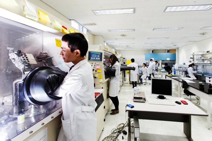 Labor im südkoreanischen Gwangju Institute of Science and Technology: Hier wurden Solarmodule entwickelt, die aus dem Halbleitermaterial Galliumarsenid bestehen und besonders flexibel sind.