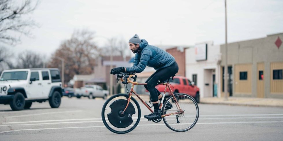 Mann mit Fahrrad