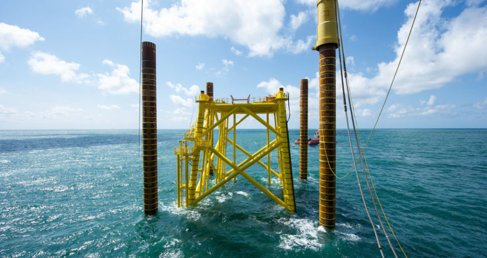 So kann man Offshore-Windkraftanlagen lautlos im Meer verankern