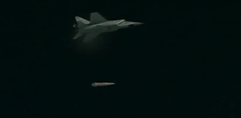 Simulation: Im Flug startete das Raketentriebwerk der neuen Hypersonic-Rakete Russlands.