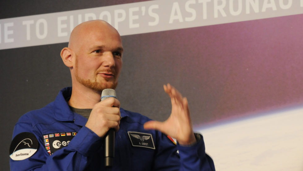 Alexander Gerst bei seiner letzten Pressekonferenz in Köln: Im Juni fliegt er als erster deutscher Kommandant zur ISS.