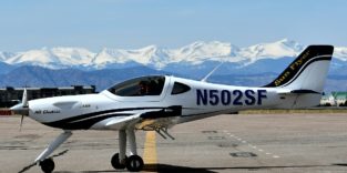 Sun Flyer 2 vor schneebedeckten Berggipfeln