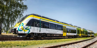 Zug auf Strecke ohne Oberleitungen