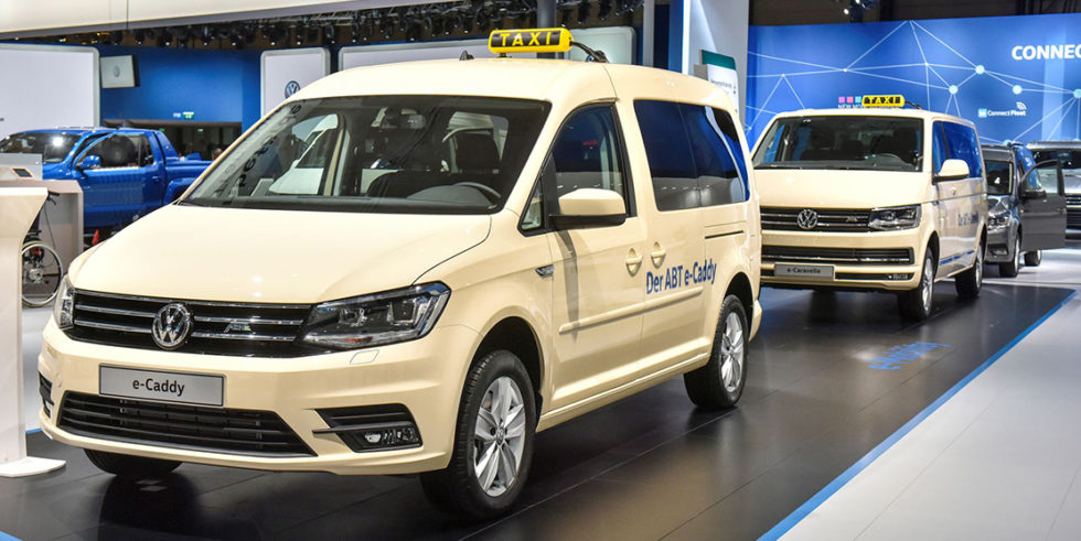 Blick auf den Abt e-Caddy am Messestand von Volkswagen Nutzfahrzeuge während der IAA 2018