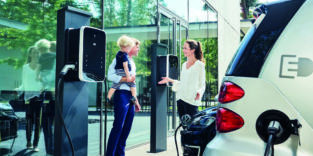 Elektroauto lädt an einer Ladestation von ABL