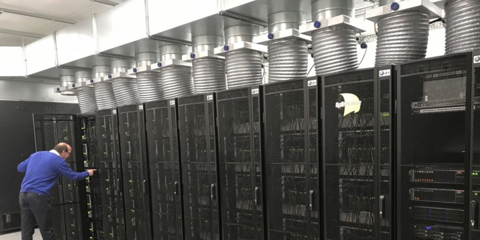 Das Foto zeigt den Supercomputer "SpiNNaker"