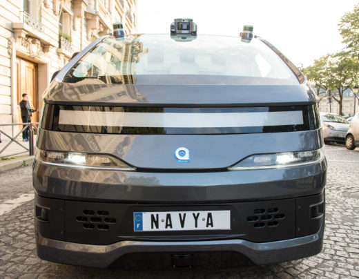 Auf dem Dach des Robotaxis von Navya sind Sensoren für das autonome Fahren. Foto: Navya