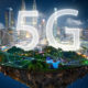 5G als Logo auf vernetzter Stadt