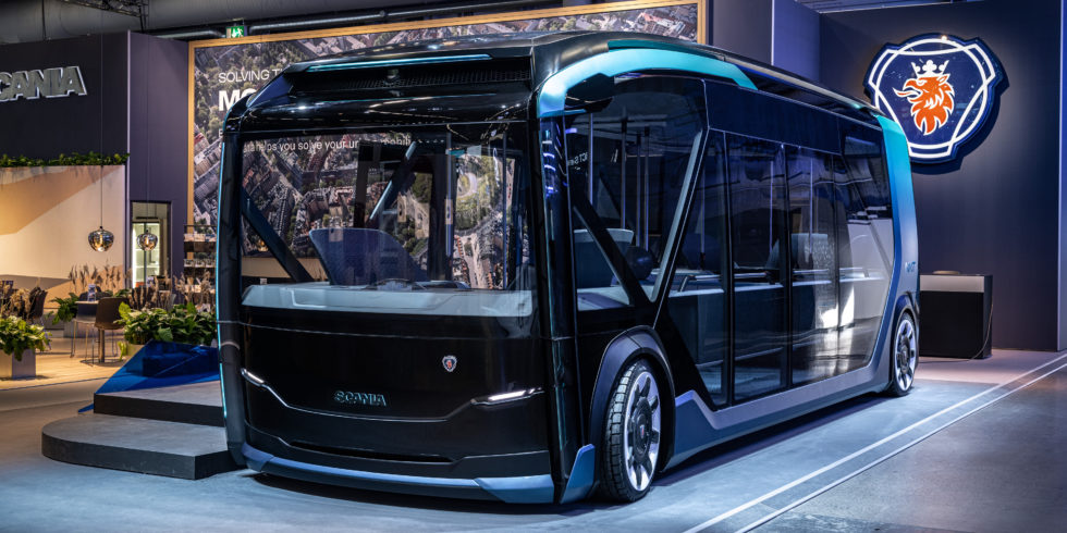 Scania autonom fahrender Bus auf einer Messe