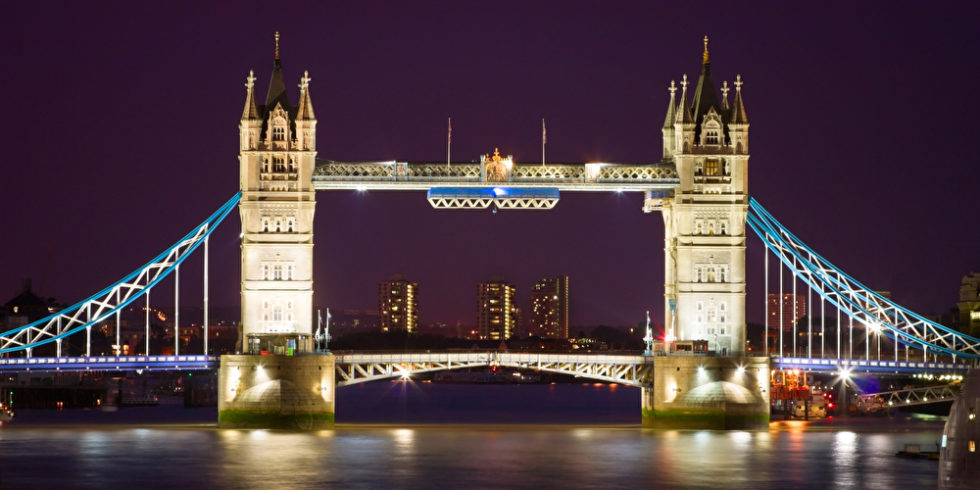 Tower Bridge bei Nacht