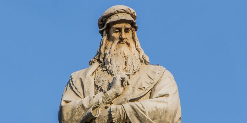 Statue von Leonardo da Vinci in der Piazza della Scala in Mailand