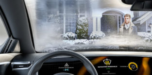 Blick auf sich selbstständig enteisende Fahrzeugscheibe