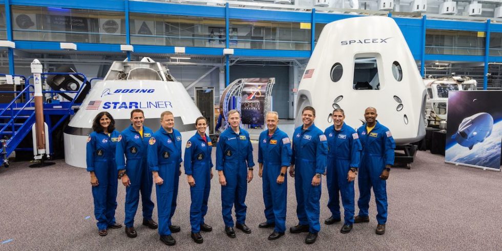 Die Crew der NASA-Partner Boeing und SpaceX