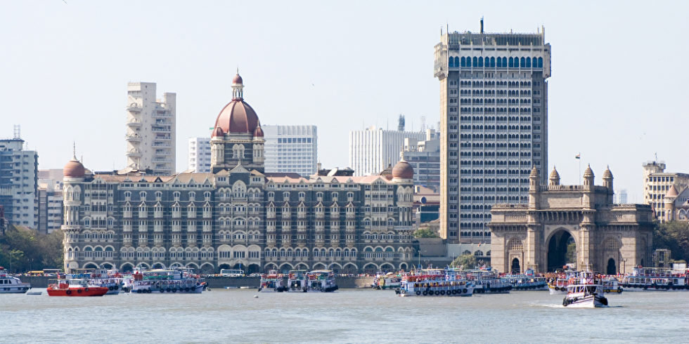 Blick auf das Gate of India in Mumbai