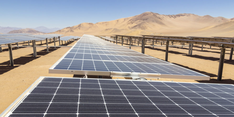 Solarmodule in der Wüste
