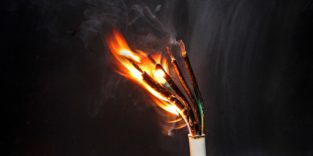 Brennende Adern eines Stromkabels