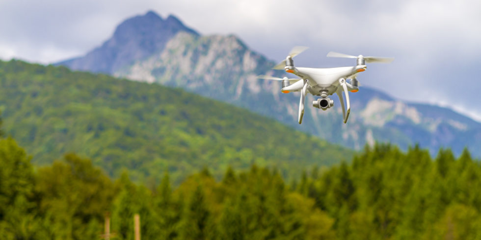 Drohne in der Luft Bergwelt