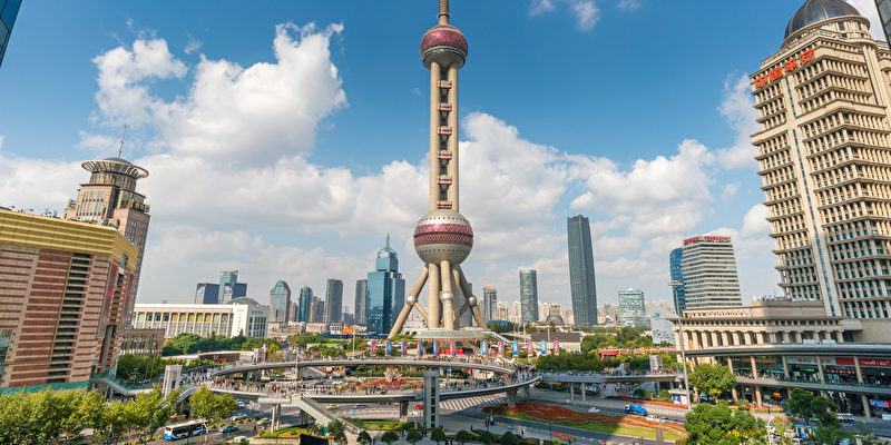 Blick auf den oriental pearl tower shanghai