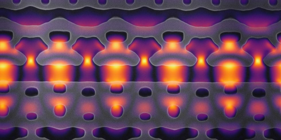 Simulation des miniaturisierten Teilchenbeschleunigers. Laserimpulse synchronisieren den Teilchenstrahl.
Foto: Neil Sapra / Stanford University