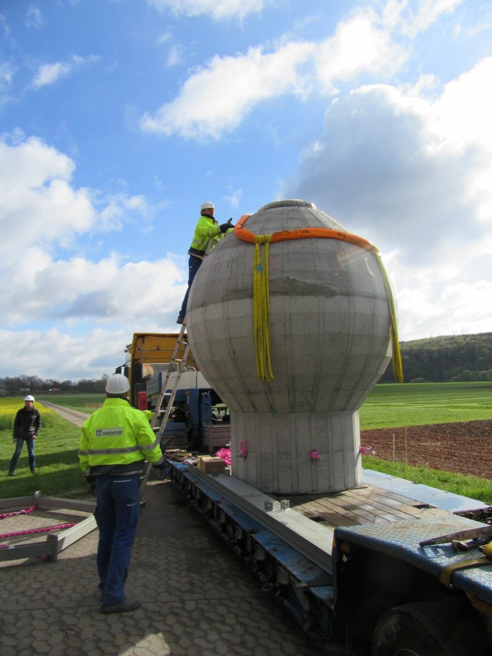 Betonspeicherkugel im Modellmaßstab 1:10 für Offshore-Pumpsspeicherkraftwerk. Abb.: HOCHTIEF Engineering Consult IKS | Stepan Fromknecht