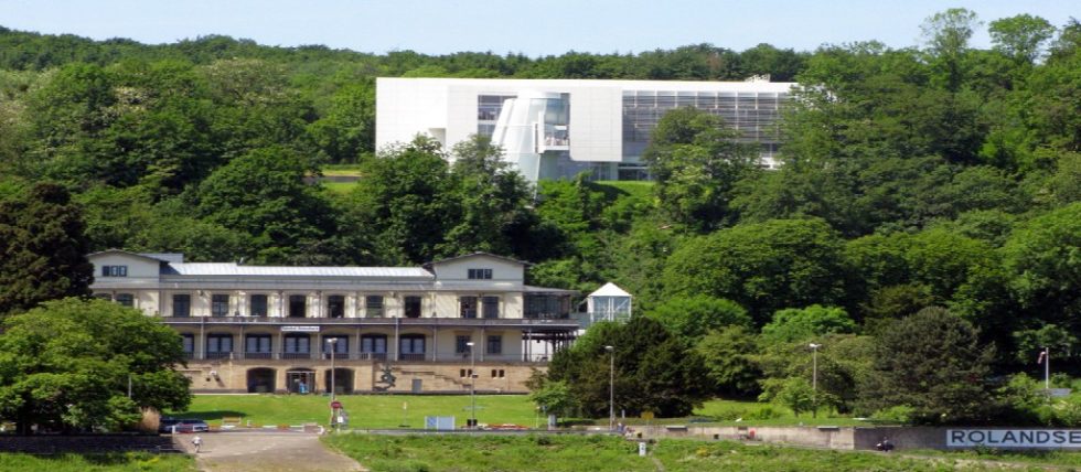 Ansicht ARP-Museum Rolandseck (oben Neubau mit im Juli 2014 auf das Bauersystem umgestellter Klimatechnik). Bild: Masuch