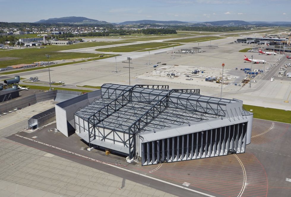 Bild 1 Aufnahme der Zürcher Schallschutzhalle von Südosten. Quelle: Gruner AG/ Flughafen Zürich AG