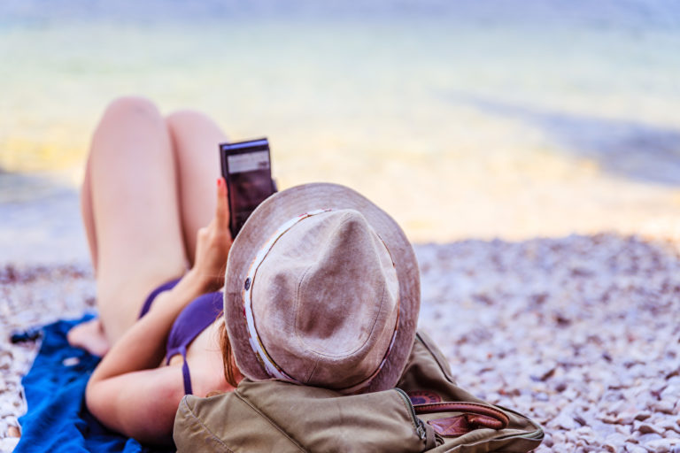 Ein Selfie aus dem Urlaub als Bewerbungsfoto? Auf gar keinen Fall! Foto: panthermedia.net/patrickdaxenbichler