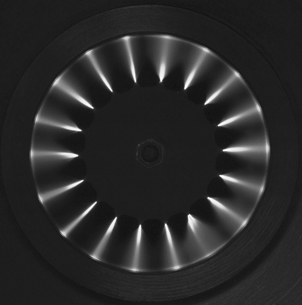 Bild 2. Coronaentladung an der Sternelektrode das Carolaabscheiders. Bild: Karlsruher Institut für Technologie (KIT)