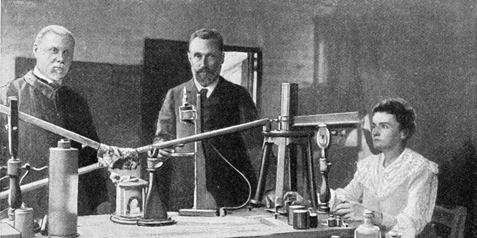 Marie Curie mit ihrem Mann im Labor