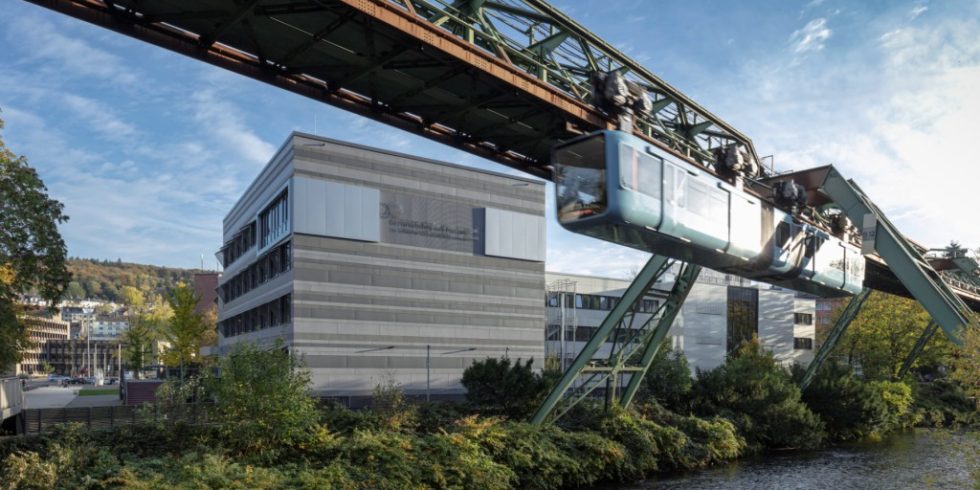 Das Berufskolleg am Haspel liegt direkt an der Wupper.