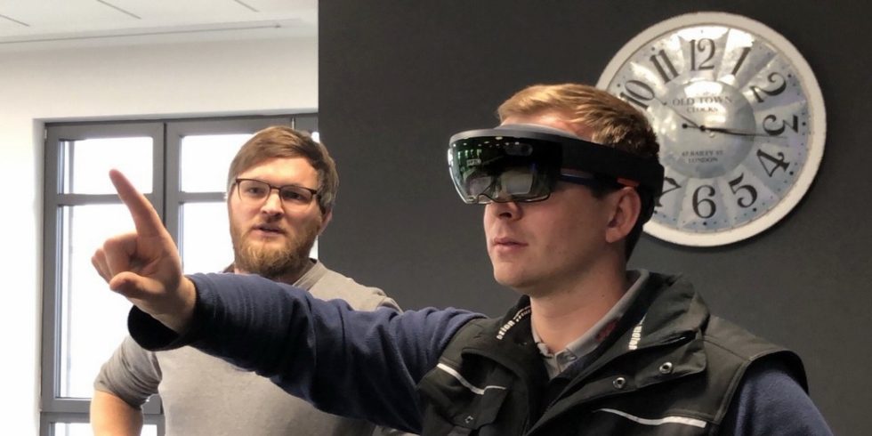 VR Brillen bei einem jungen Mann
